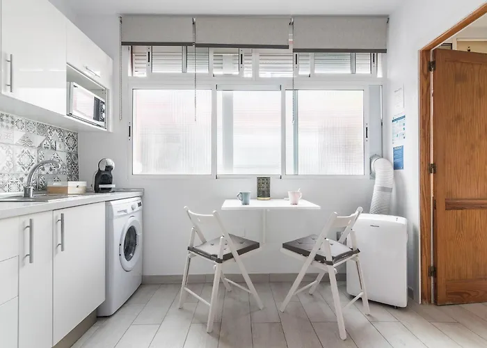 Minimalist & Exterior Next To The Apartamento