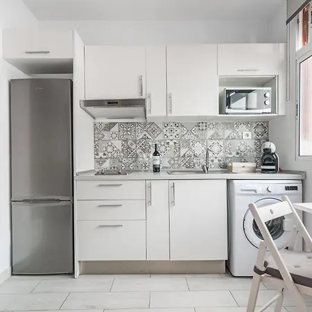 Minimalist & Exterior Next To The Apartment Las Palmas / Gran Canaria