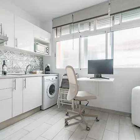 Minimalist & Exterior Next To The Appartement