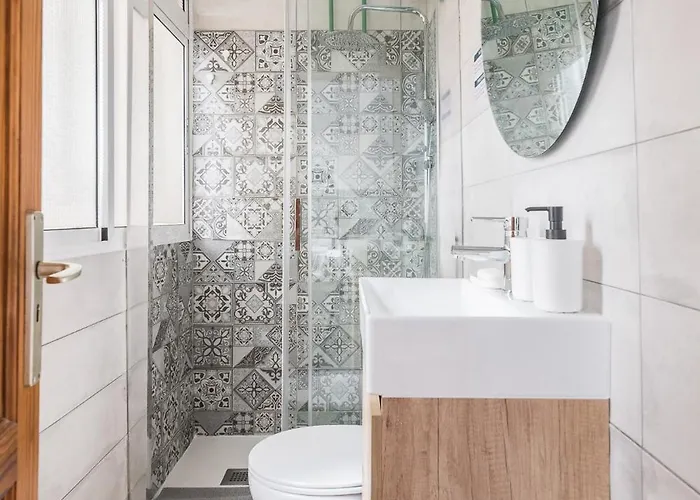 Minimalist & Exterior Next To The 公寓