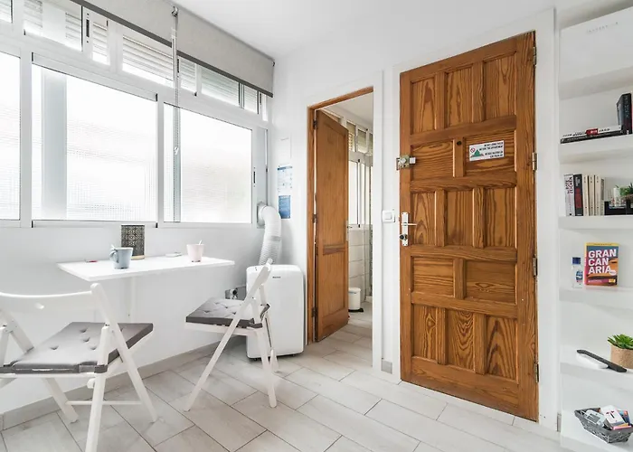 Apartament Minimalist & Exterior Next To The